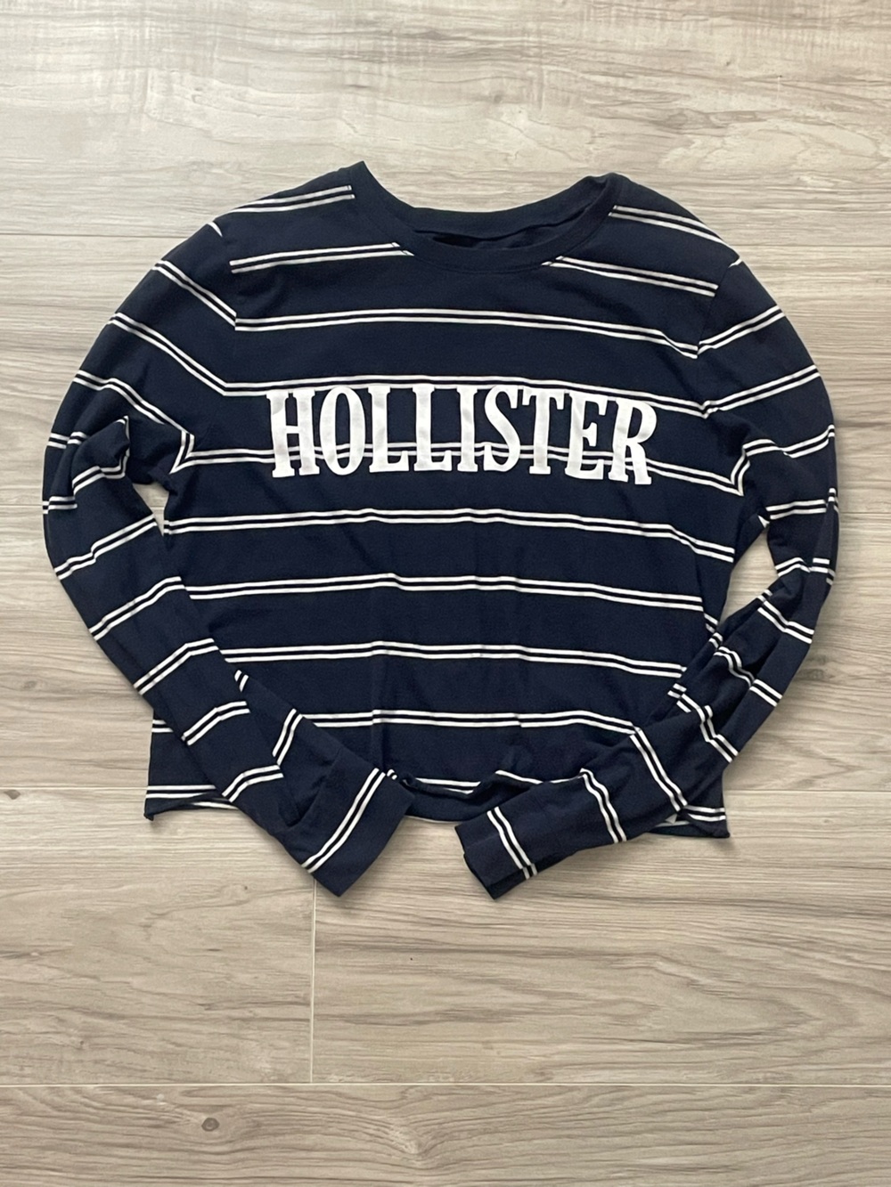 Hollister Cropped Navy and white sweater